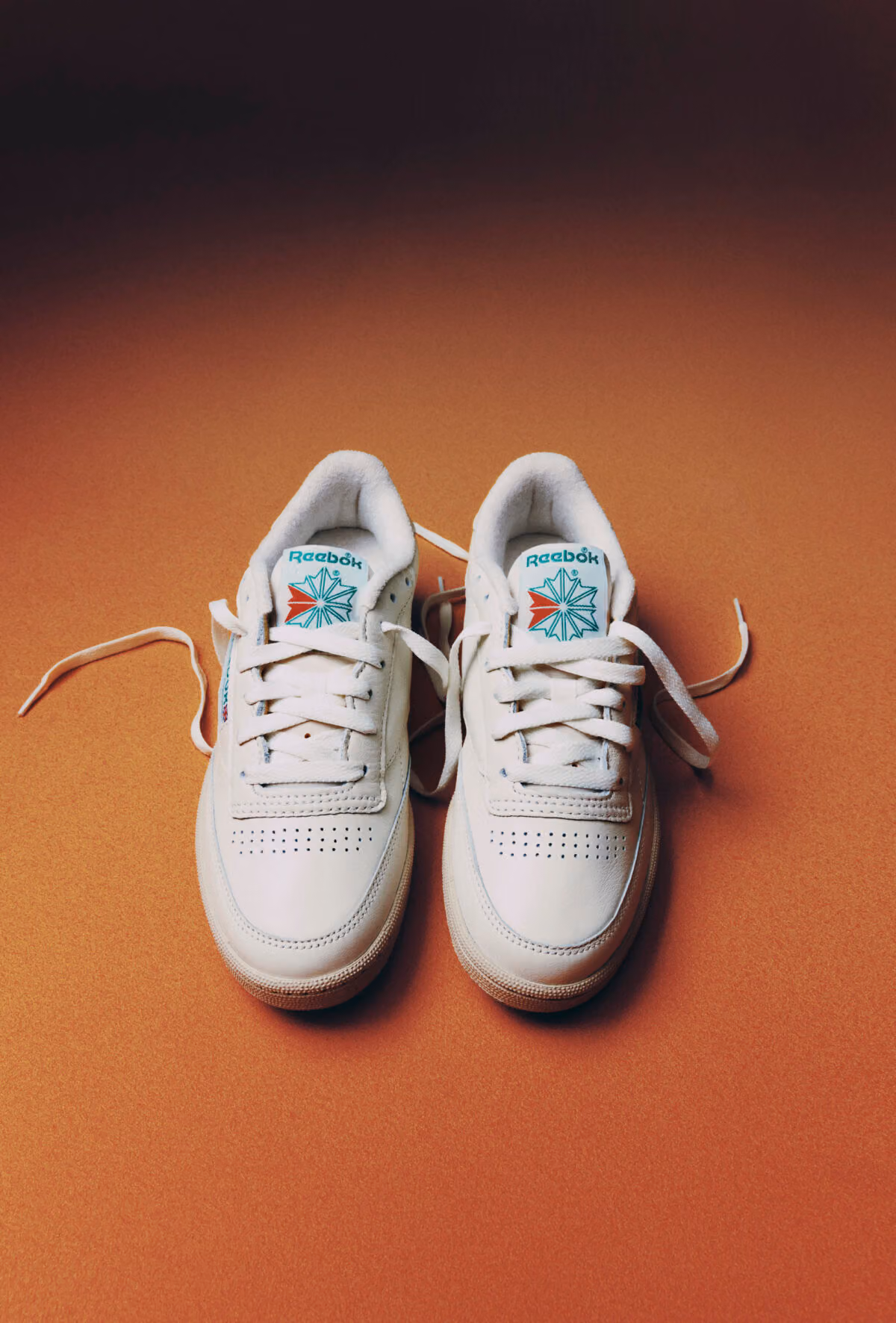 Karol G 玩點名字遊戲：Reebok Club C 85 Vintage 只留一句「一起穿舊」
