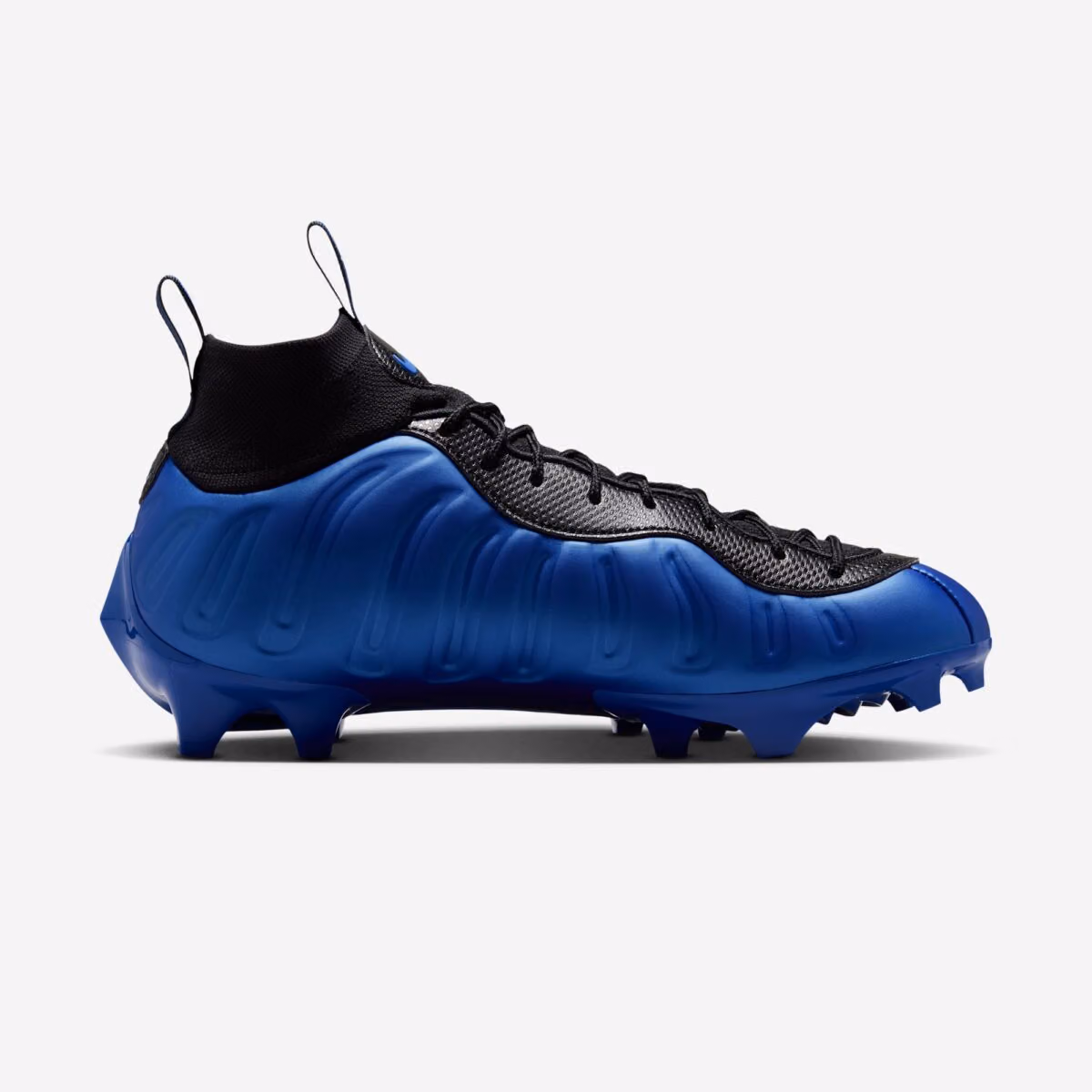 Foamposite的殼形踏進美式足球場，Vaporposite Pro Cleat推出Game Royal配色