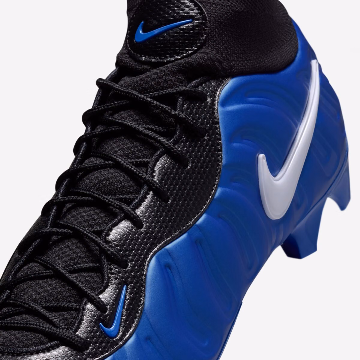 Foamposite的殼形踏進美式足球場，Vaporposite Pro Cleat推出Game Royal配色