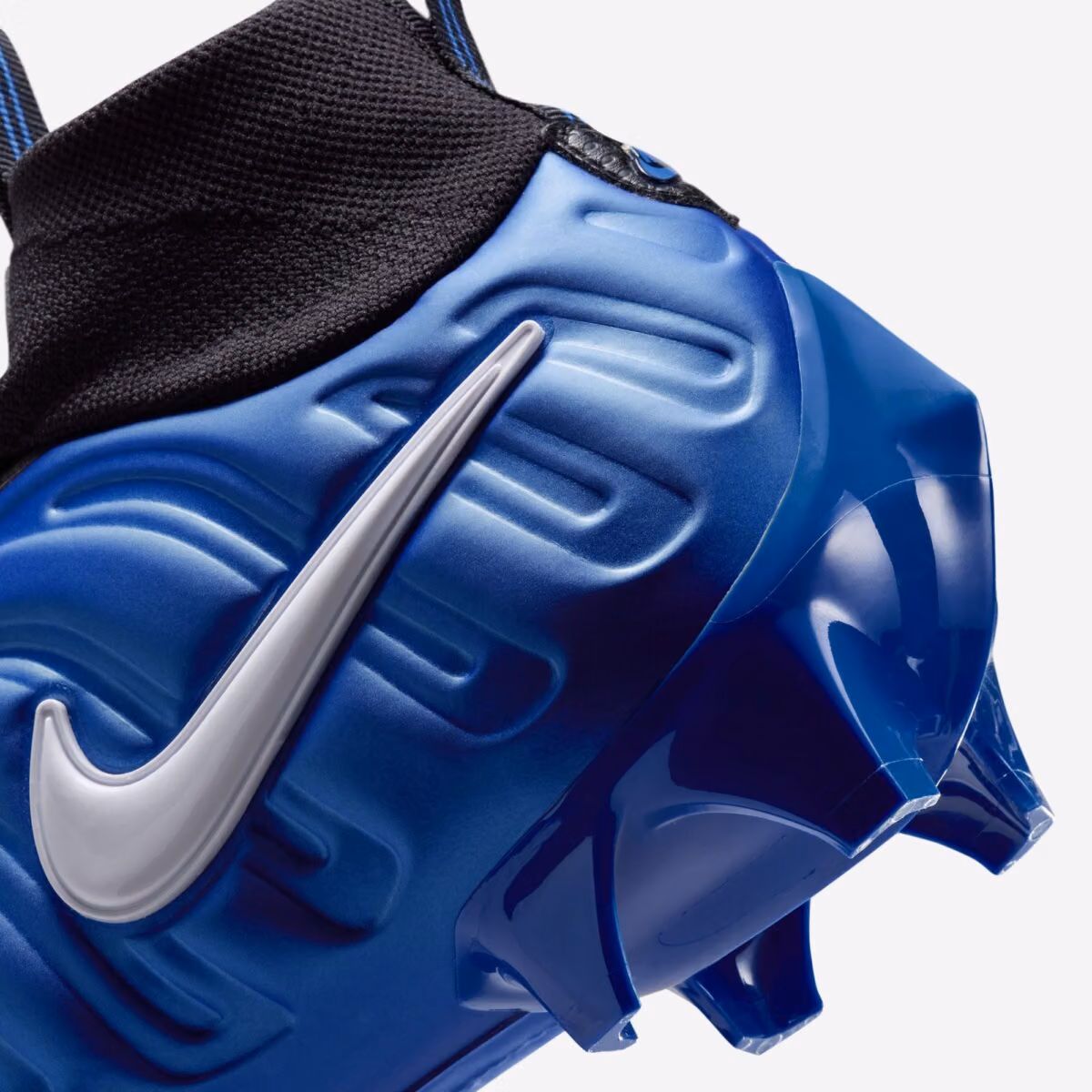 Foamposite的殼形踏進美式足球場，Vaporposite Pro Cleat推出Game Royal配色