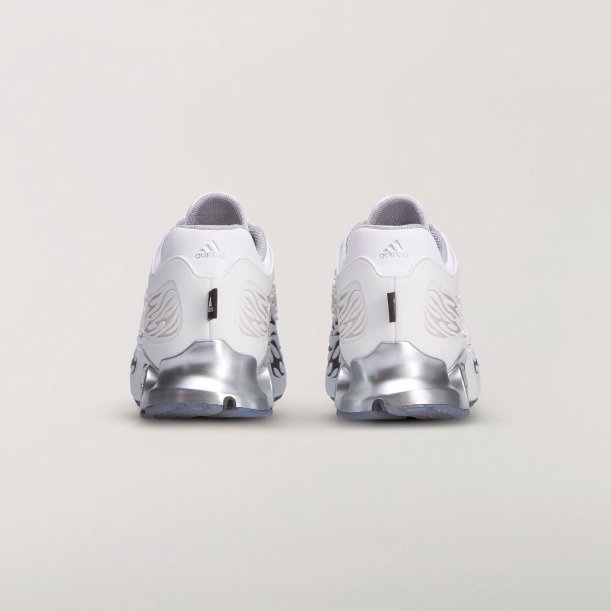 Hellstar x adidas Megaride S2「Cloud White」:白得乾淨,黑得剛好