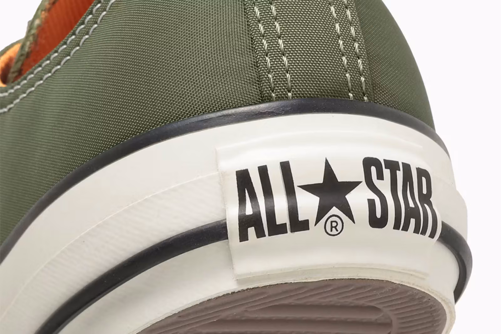 把飛行夾克穿在腳上:Converse Japan 這次讓 Chuck Taylor 變成一件 MA-1