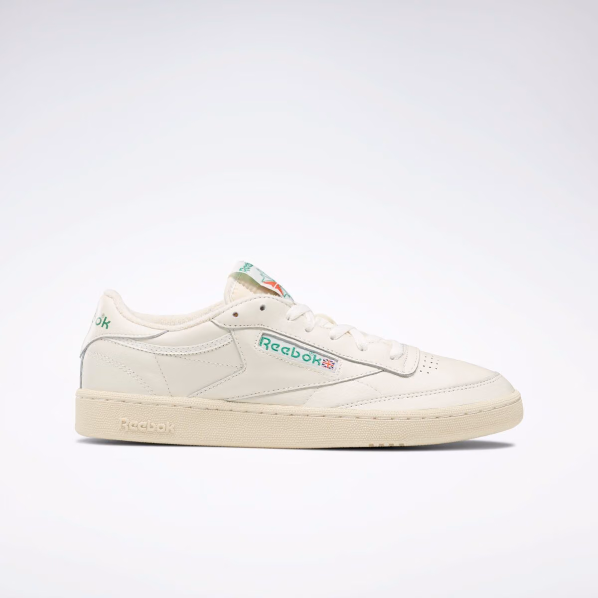 Karol G 玩點名字遊戲：Reebok Club C 85 Vintage 只留一句「一起穿舊」