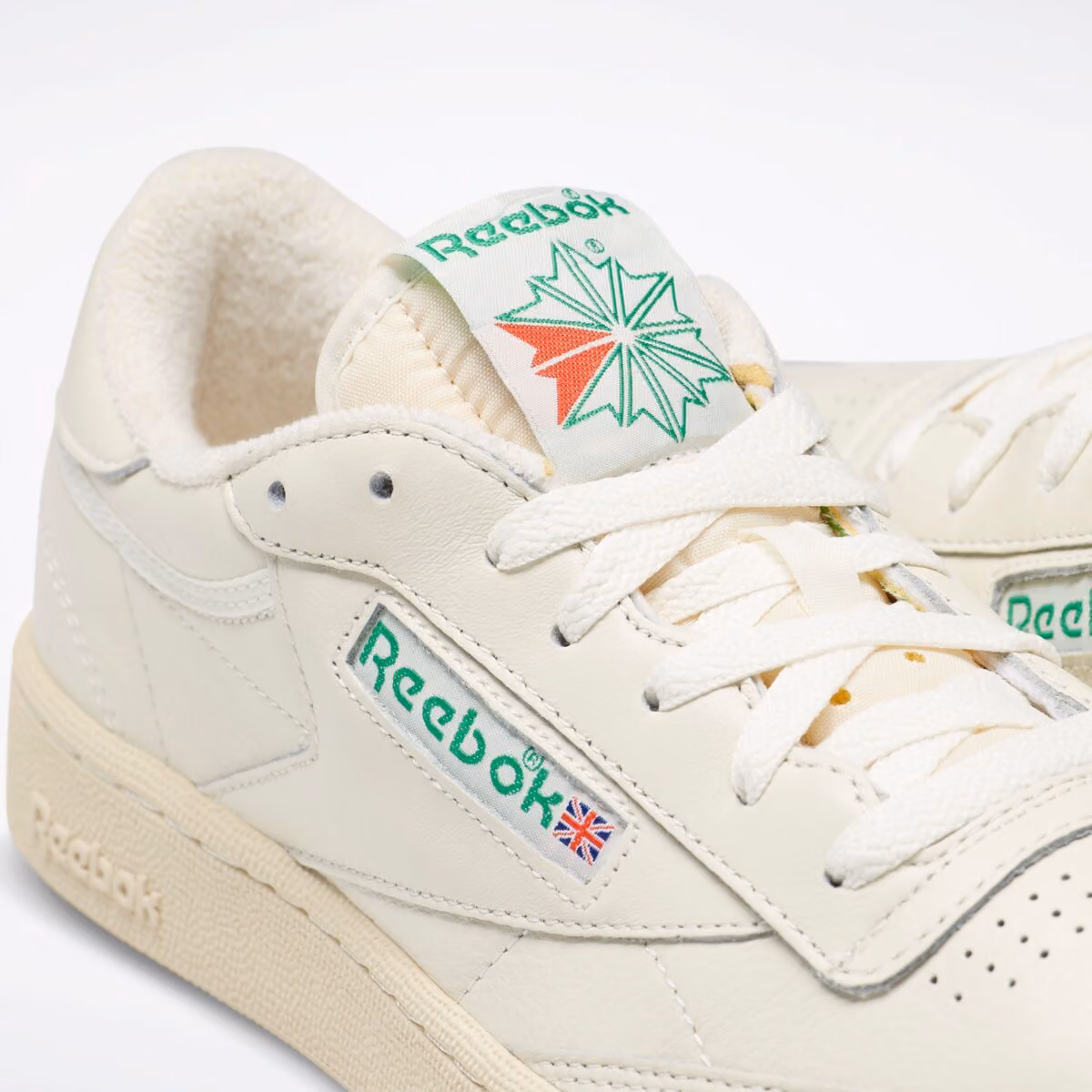 Karol G 玩點名字遊戲：Reebok Club C 85 Vintage 只留一句「一起穿舊」
