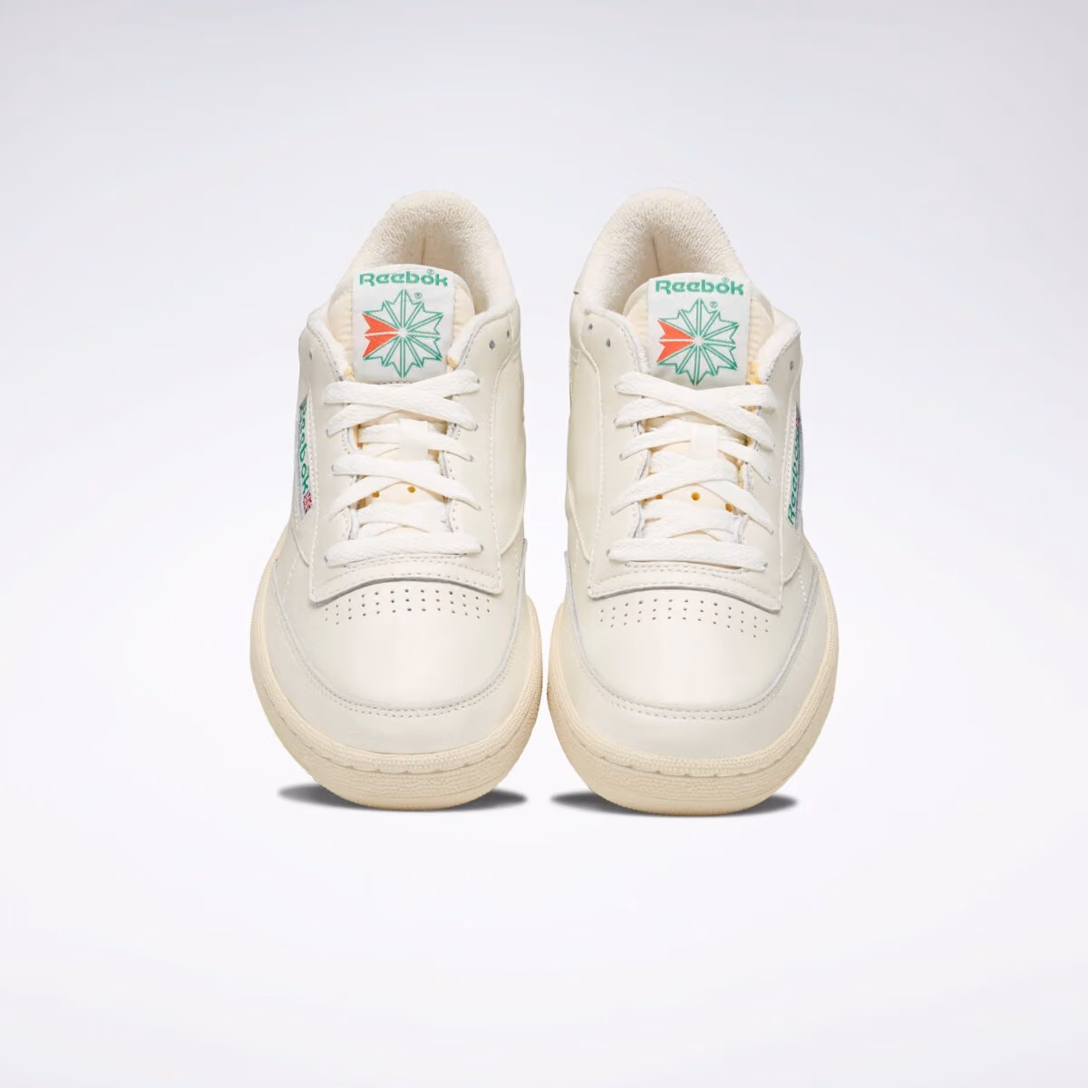 Karol G 玩點名字遊戲：Reebok Club C 85 Vintage 只留一句「一起穿舊」