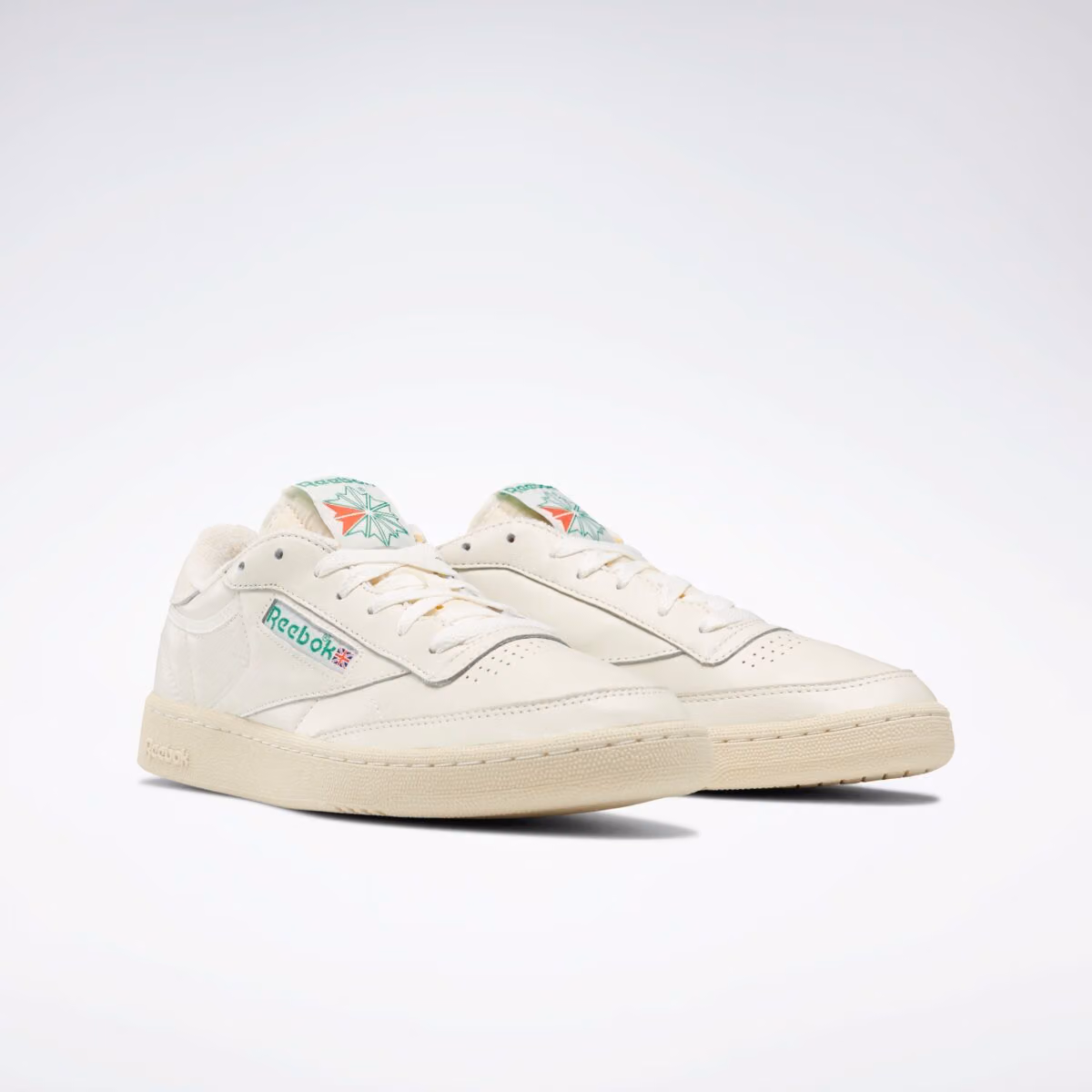 Karol G 玩點名字遊戲：Reebok Club C 85 Vintage 只留一句「一起穿舊」