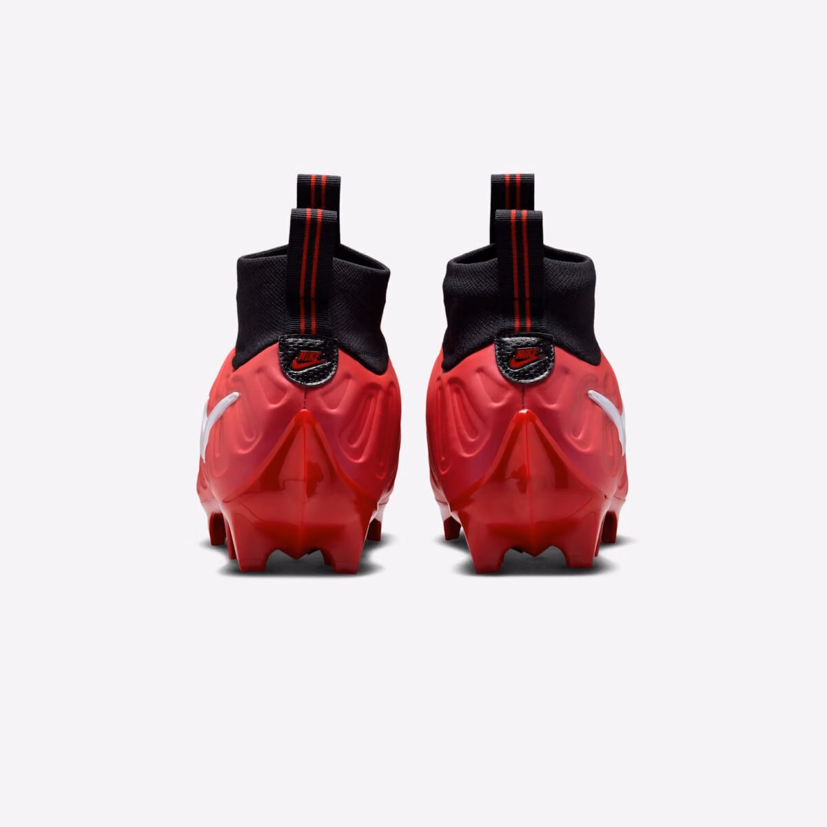 Foamposite 的殼，套進了美式足球場：Vaporposite Pro Cleat 出下一色