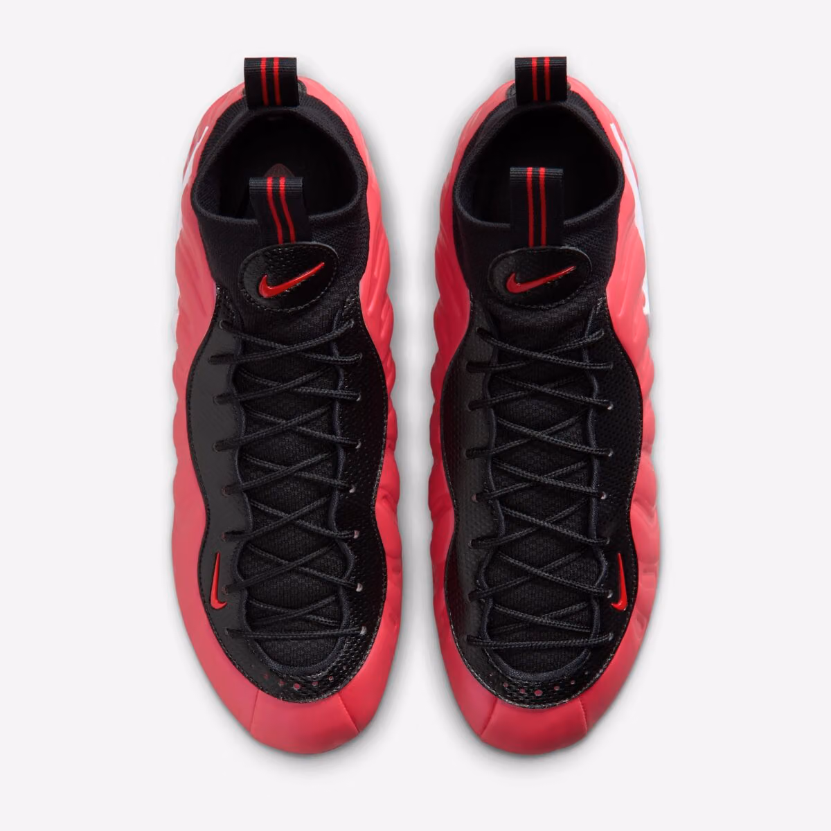 Foamposite 的殼，套進了美式足球場：Vaporposite Pro Cleat 出下一色