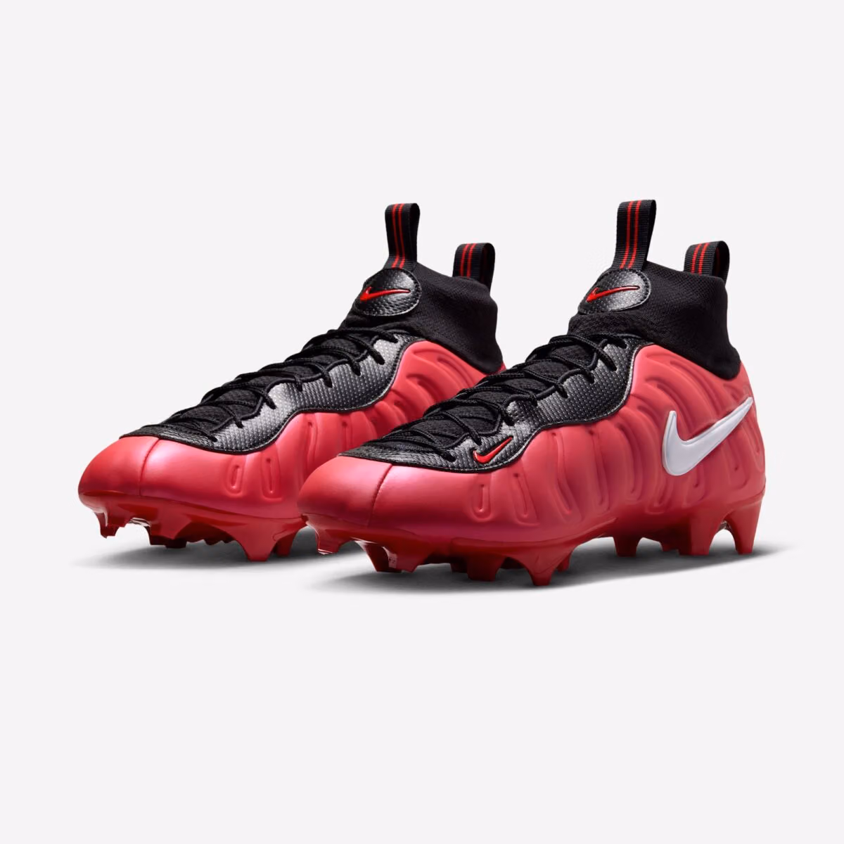 Foamposite 的殼，套進了美式足球場：Vaporposite Pro Cleat 出下一色