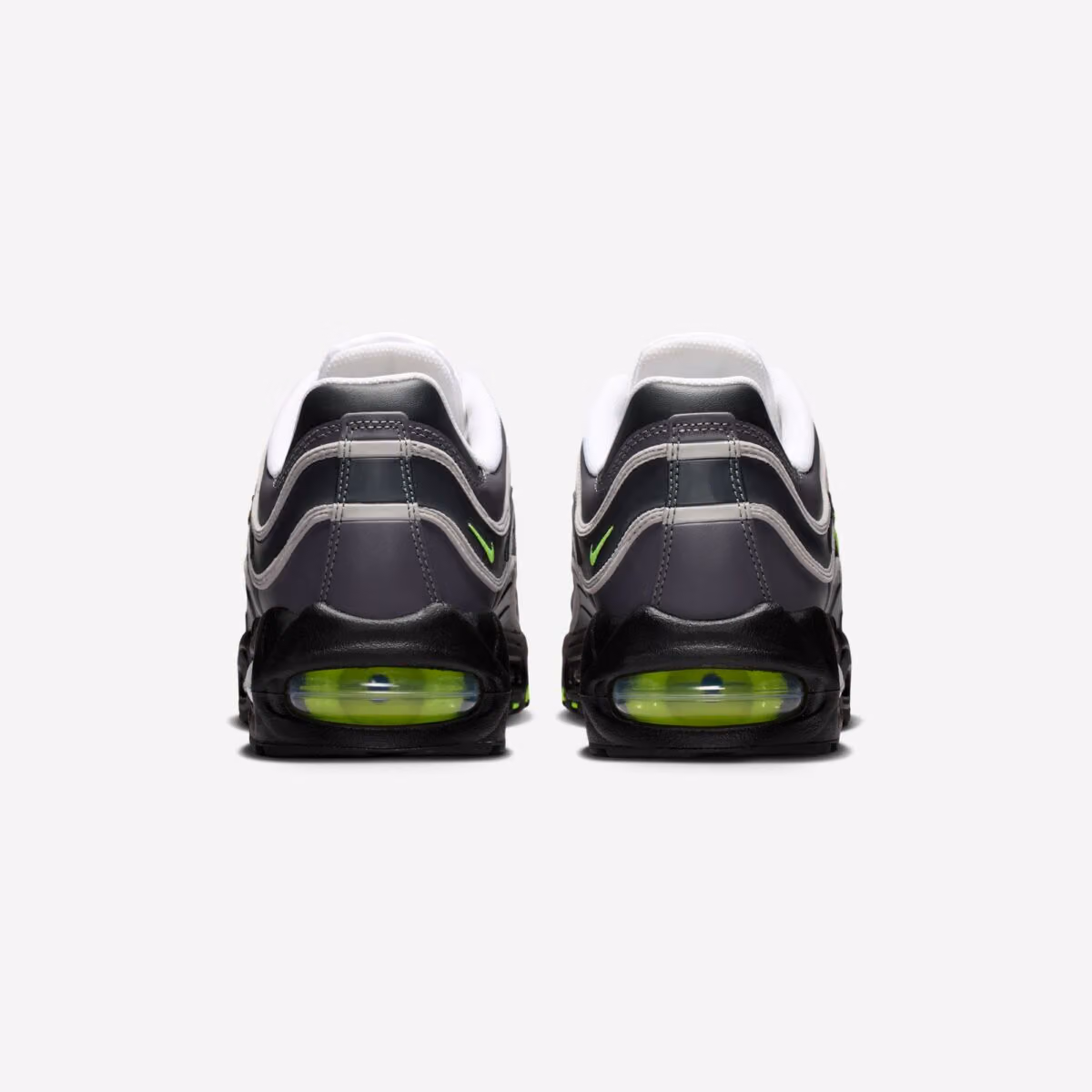 Joga Bonito 换上暗夜配色，Nike Air Max 复刻那段华丽足球年代