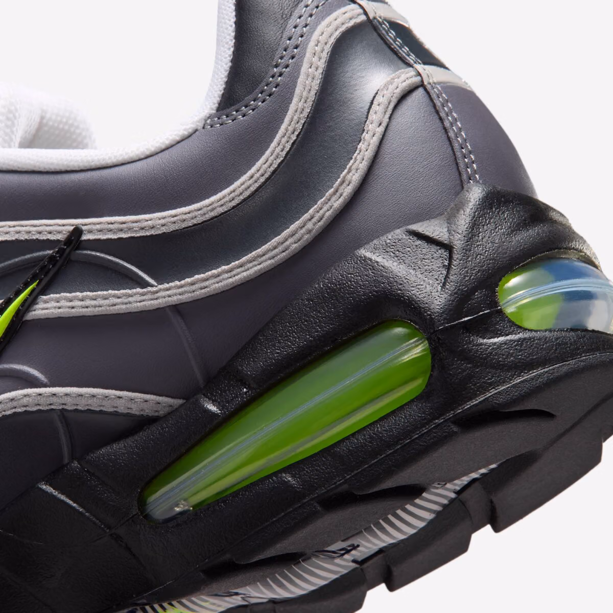 Joga Bonito 换上暗夜配色，Nike Air Max 复刻那段华丽足球年代