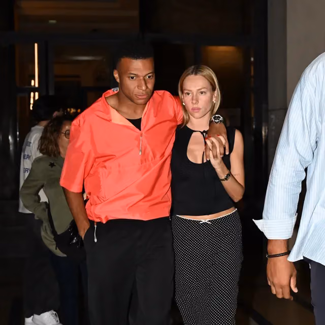 The Beckhams' Mediterranean Vacation Style: Suits and Eveningwear, Off-Duty Edition