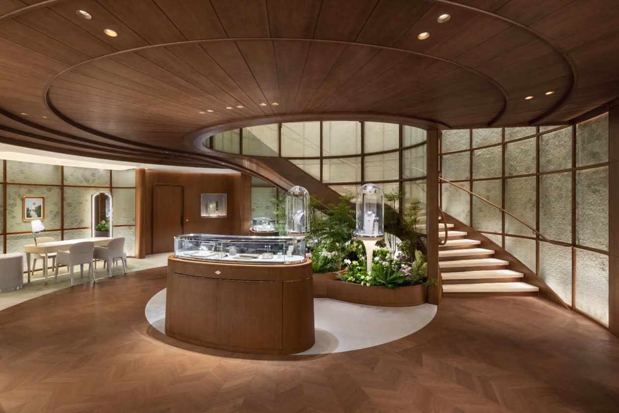 A Whisper Amid Central's Noise: Van Cleef & Arpels Spends Two Decades Building a Quiet Home