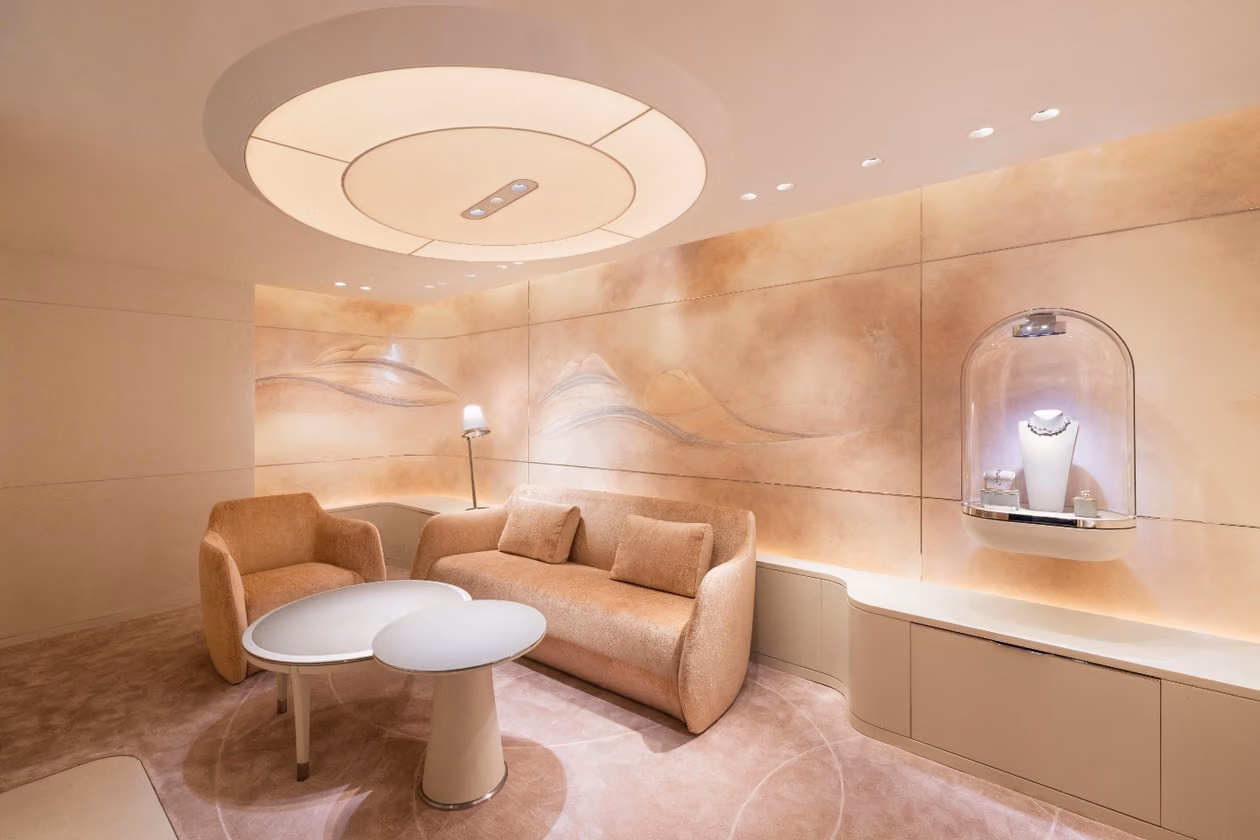A Whisper Amid Central's Noise: Van Cleef & Arpels Spends Two Decades Building a Quiet Home
