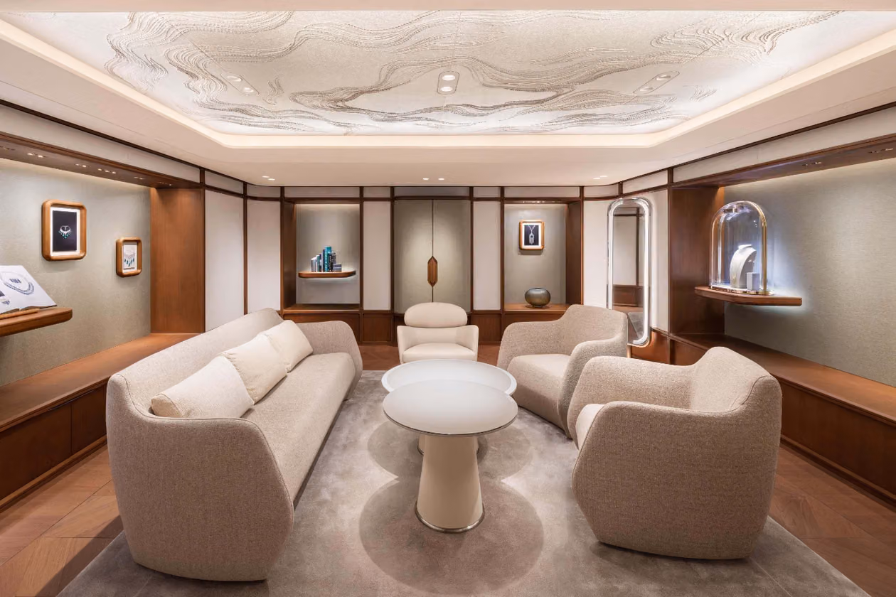 A Whisper Amid Central's Noise: Van Cleef & Arpels Spends Two Decades Building a Quiet Home