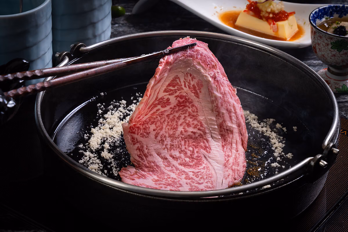 Tainan's Qiaoshan Magpie Manor Sukiyaki Soft Opens: Kobe Beef Two Ways, Seared Then Simmered in One Pot