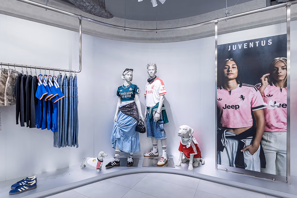 adidas 新宿旗艦店開幕，名字燙印服務首度擴及俱樂部球衣