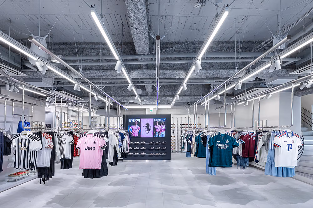 adidas 新宿旗艦店開幕，名字燙印服務首度擴及俱樂部球衣