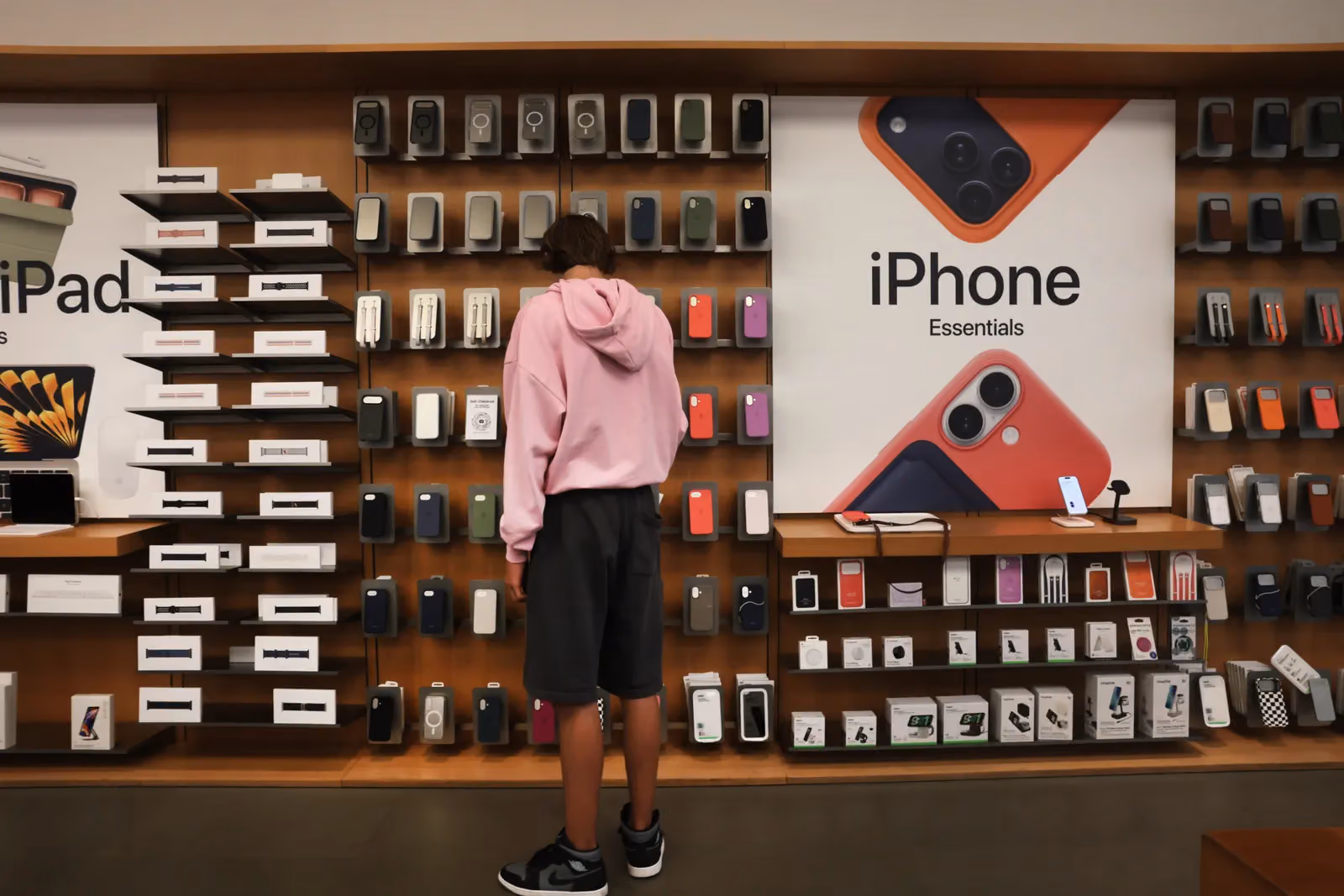 Tim Cook's Final Earnings Call: When Record Numbers Still Cost Apple $390 Billion
