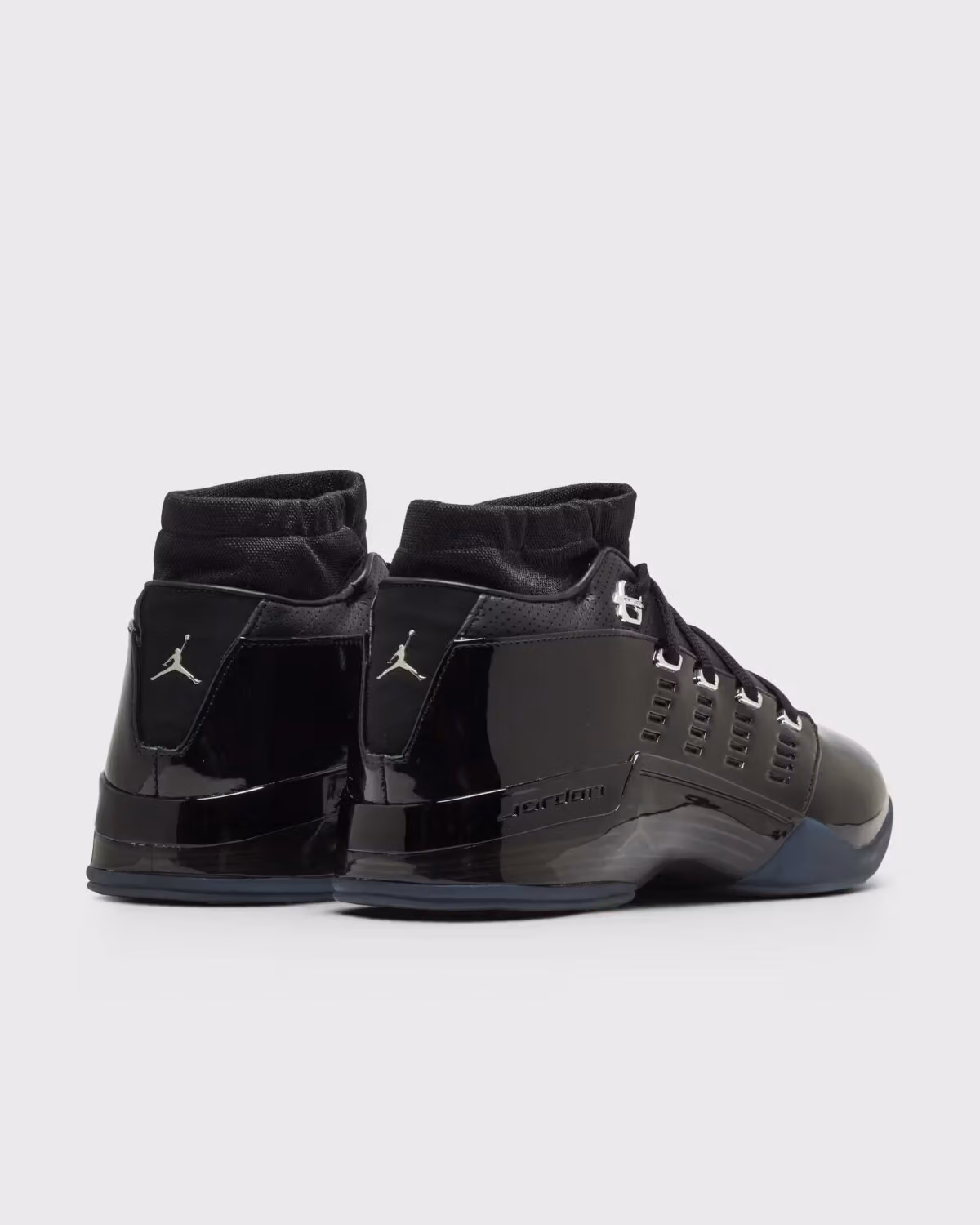 Air Jordan 17 Low「Black Patent」全黑现身,漆皮鞋面收敛锋芒