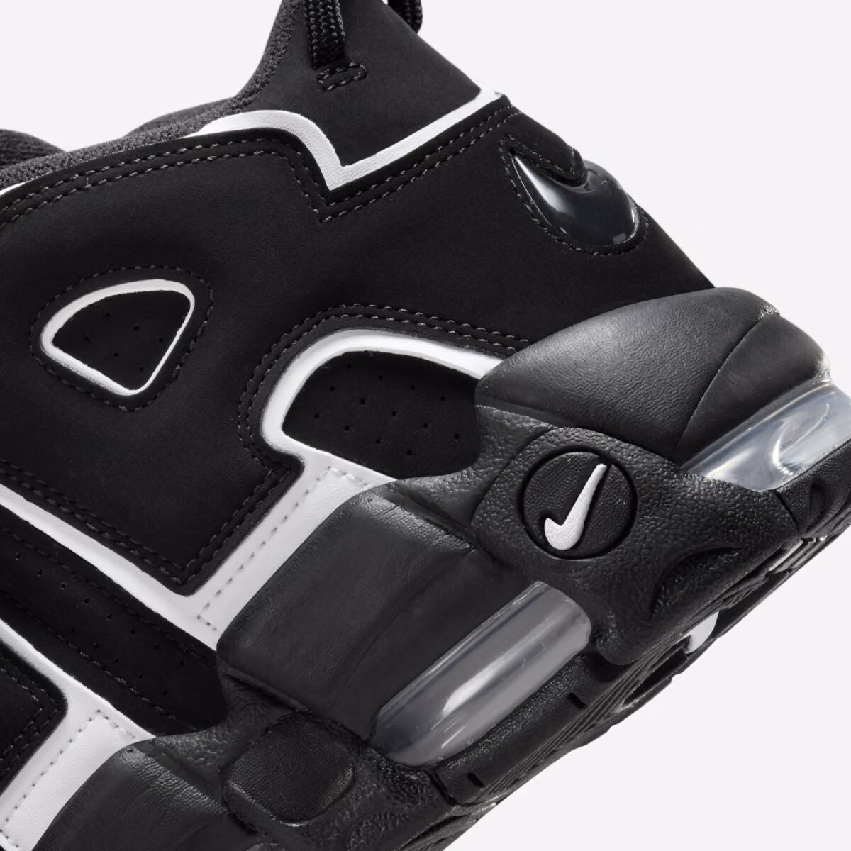 大到誇張才是重點：Air More Uptempo「Black/White」明年八月回歸