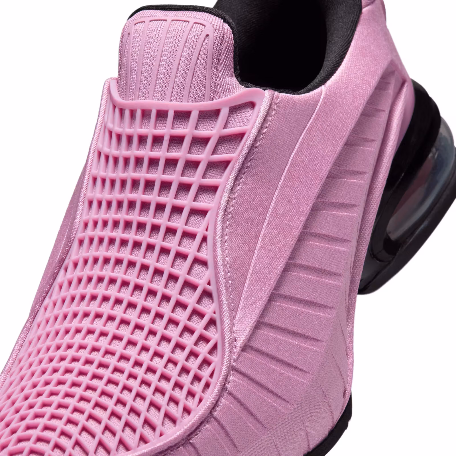 Air Max Dolce 換上泡泡糖粉,正裝球鞋的復古路線走得更甜了