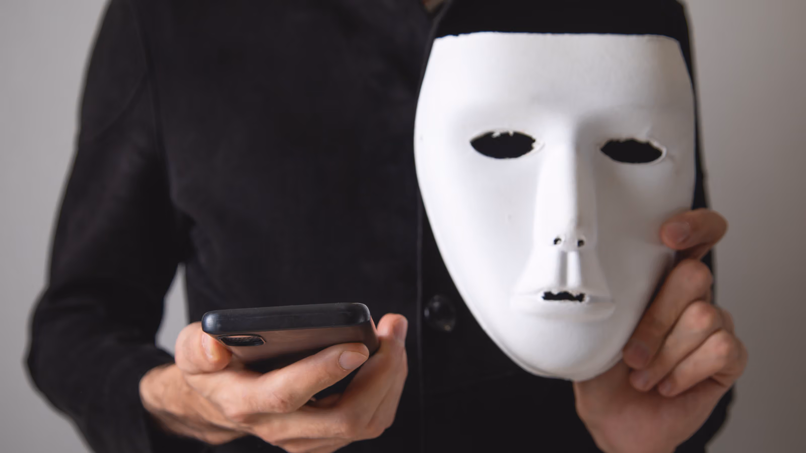 Lending Your Phone to a Stranger? Lock These Apps First