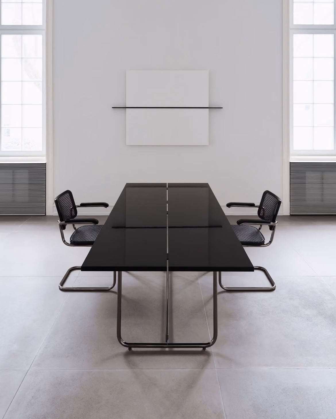 Jil Sander 這次沒改設計，只是把 Thonet 的線條磨得更柔軟