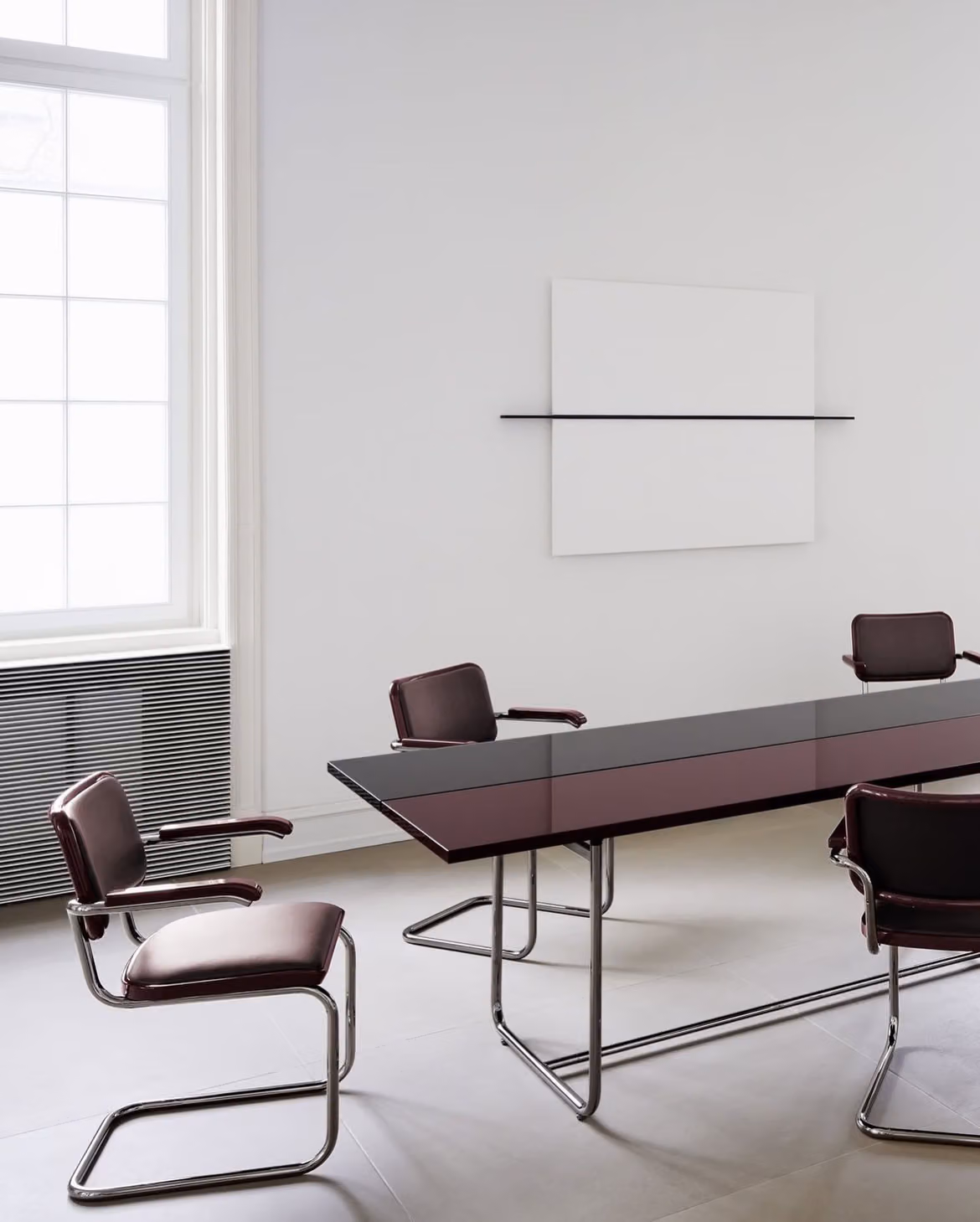 Jil Sander 這次沒改設計，只是把 Thonet 的線條磨得更柔軟