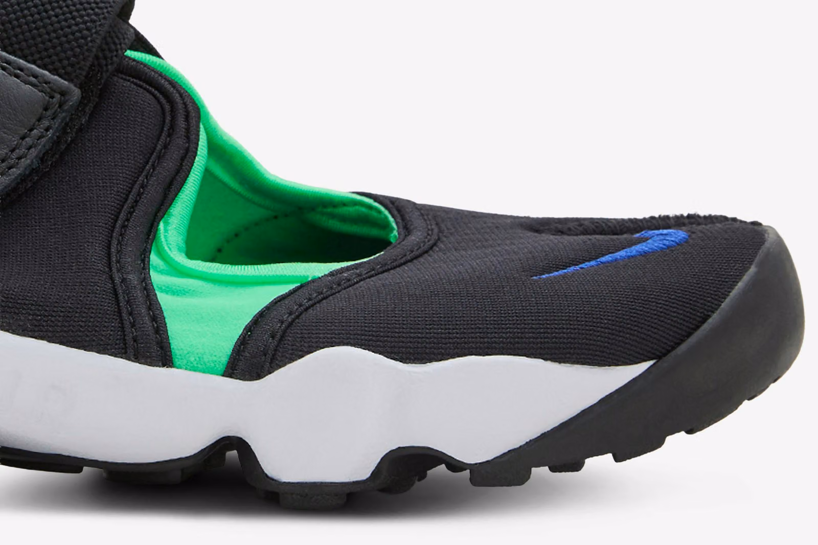 The OG Split-Toe Sneaker Gets a Glow-Up: Nike Air Rift Lands in "Black/Illusion Green"