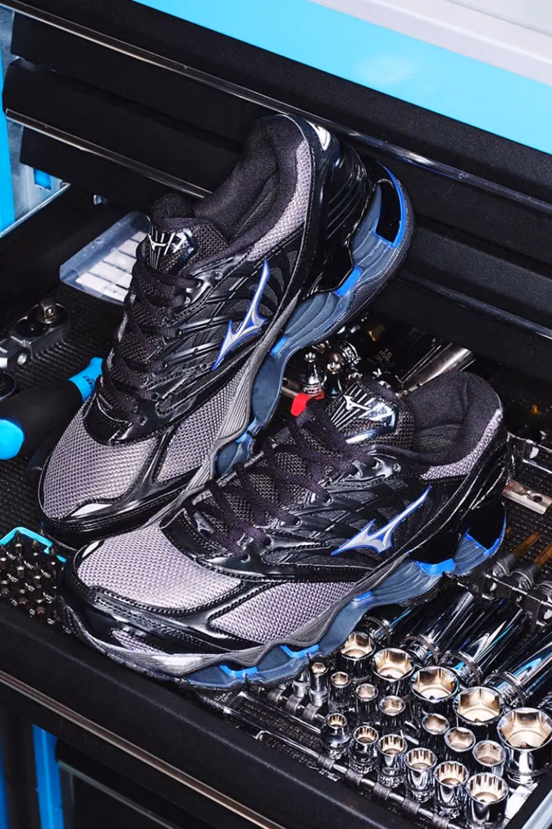 Mizuno Wave Prophecy LS Gets Two Tokyo-Exclusive Grayscale Colorways