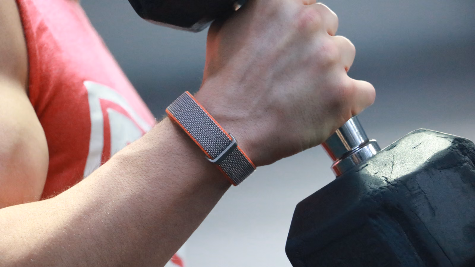多花一百美元買什麼?Garmin Cirqa 與 Fitbit Air 的無螢幕手環之爭