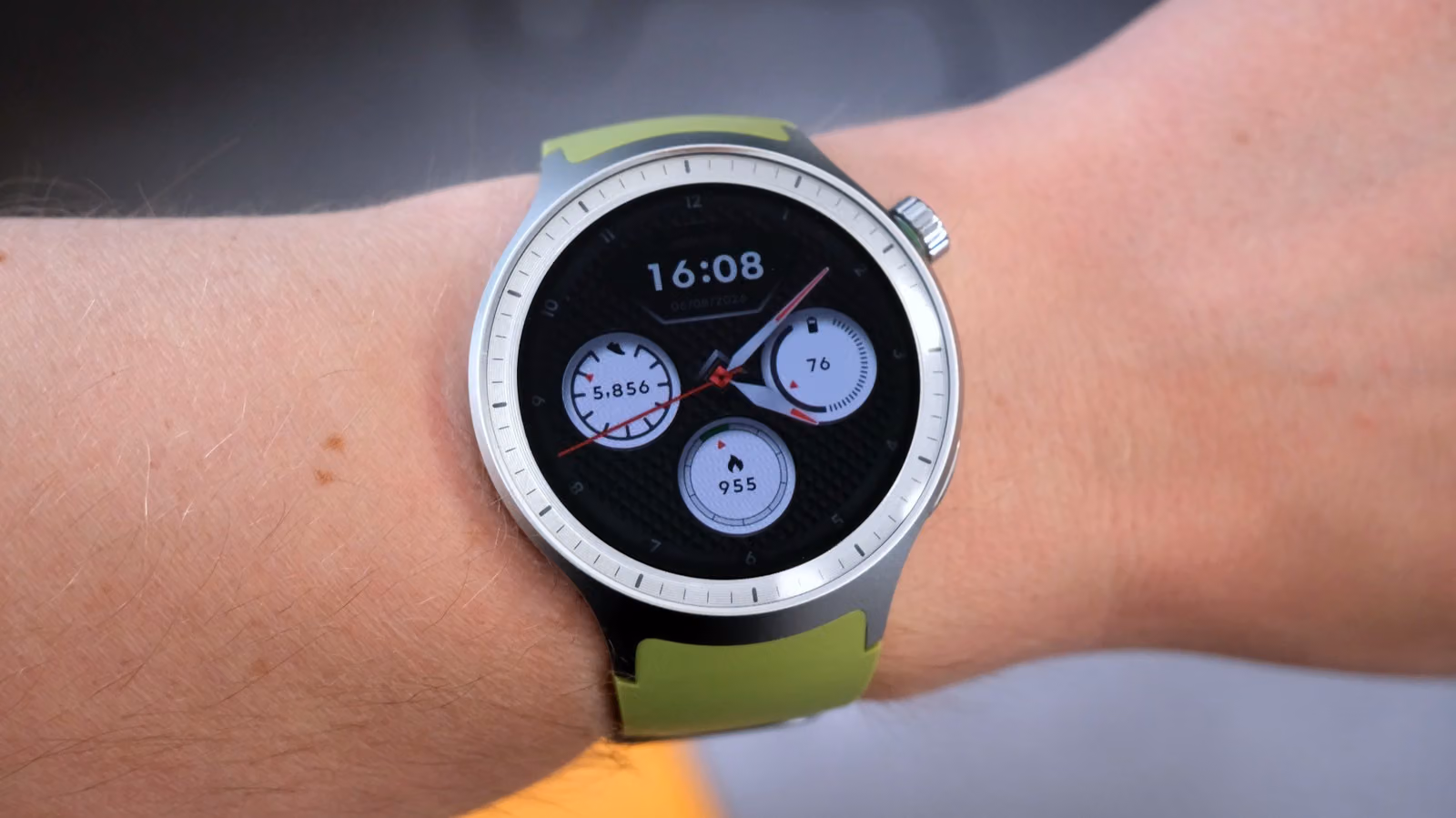 Looks Like Wear OS, Fakes Like a Knockoff: The Moto Watch 2026's Split Personality