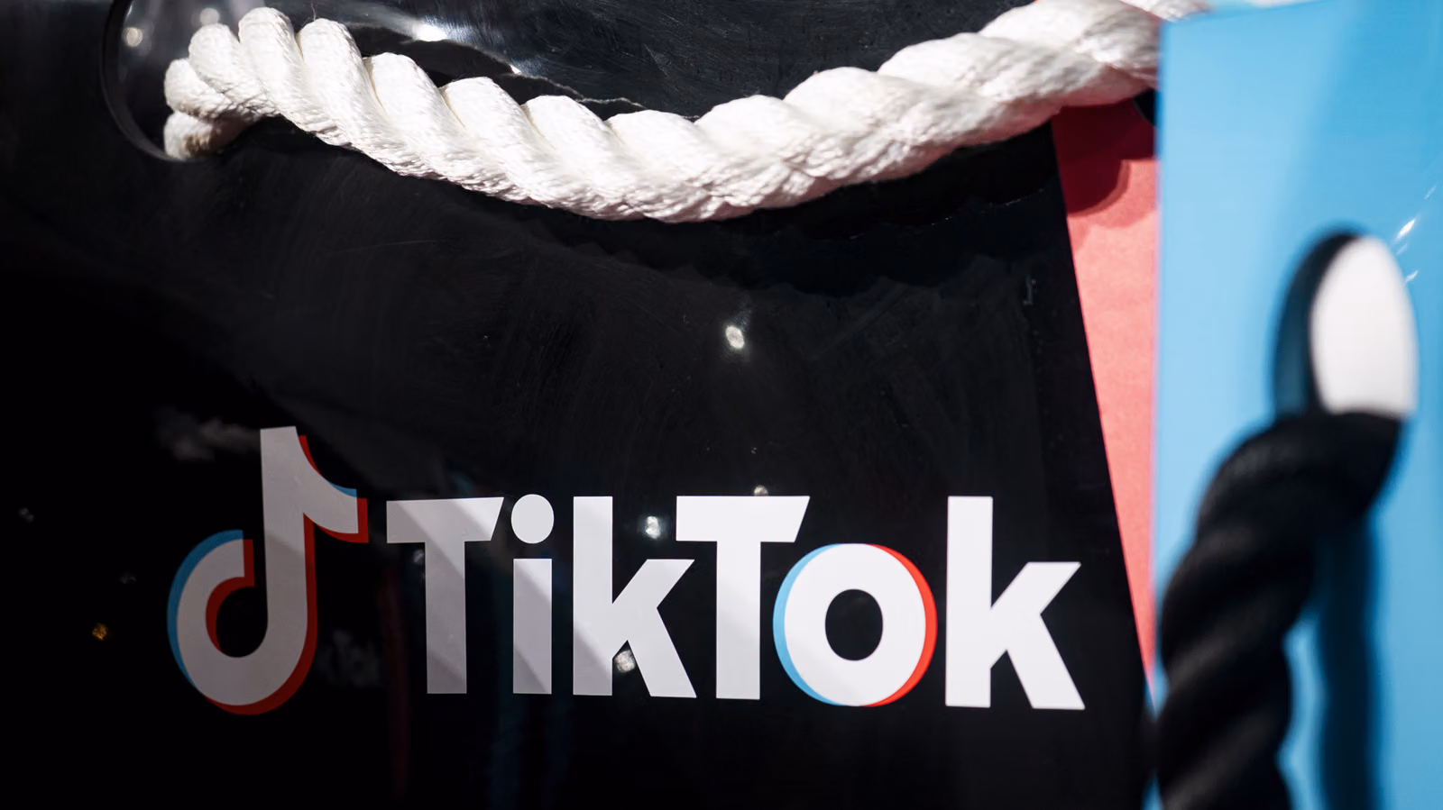 Federal Workers Get TikTok Back: One Memo Reverses the 2022 Ban