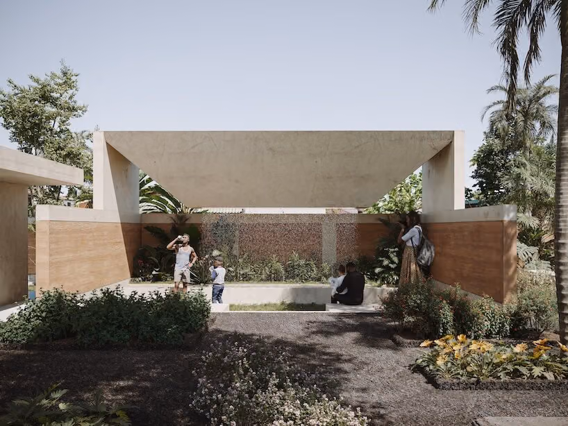 沒有草皮的公園：DeRoche Projects 在阿克拉種一座能吃的公共花園
