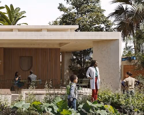 沒有草皮的公園：DeRoche Projects 在阿克拉種一座能吃的公共花園