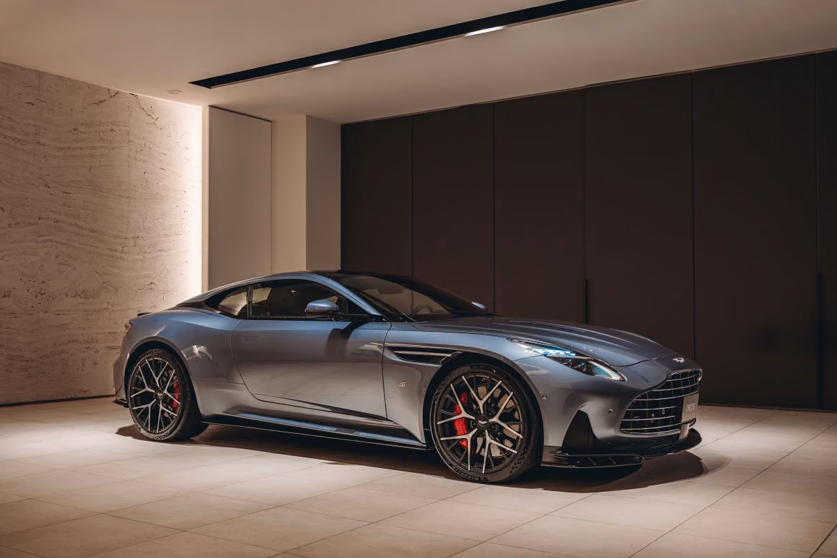 700 匹馬力不是重點,Aston Martin DB12 S 真正想調校的是彎道裡的信任感