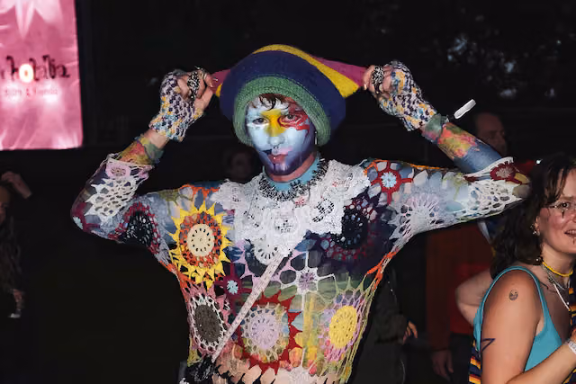月亮遮住太陽的七分鐘,Björk 的雷克雅維克曠野辦了一場沒有歌的派對