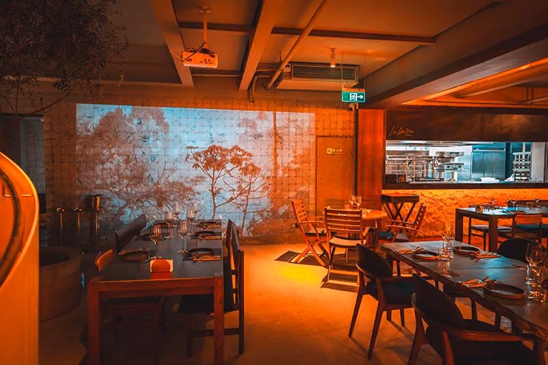 夜店招牌之下,La Barra樓下這頓飯才是靜安真正該吃的