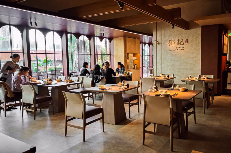 邓华东的两间店:南兴园吃排场,邓记食园吃四川本味