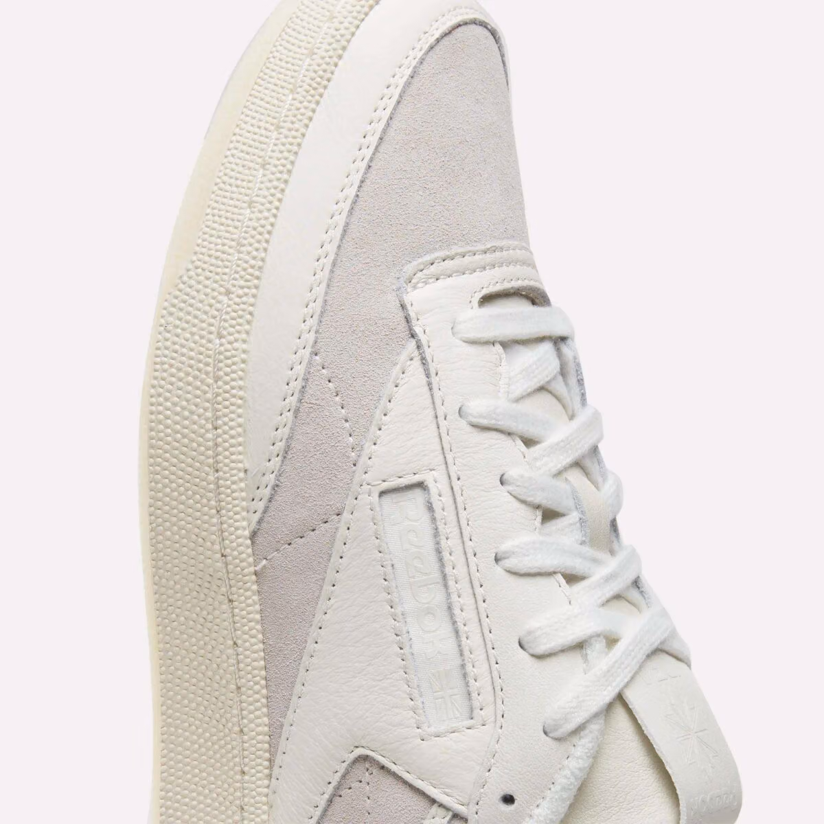 IDEA x Reebok Club C 85 白天素顏,夜裡才現形