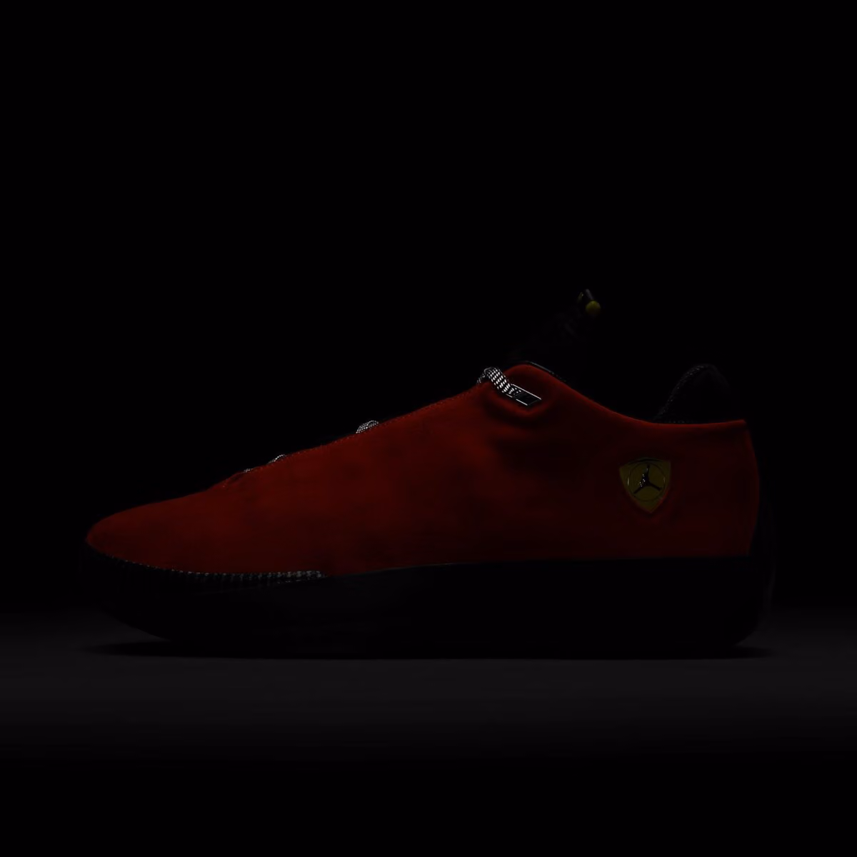 Air Jordan 4014「Ferrari」搶先曝光：一款還沒發售的鞋，日期已經排到2026年