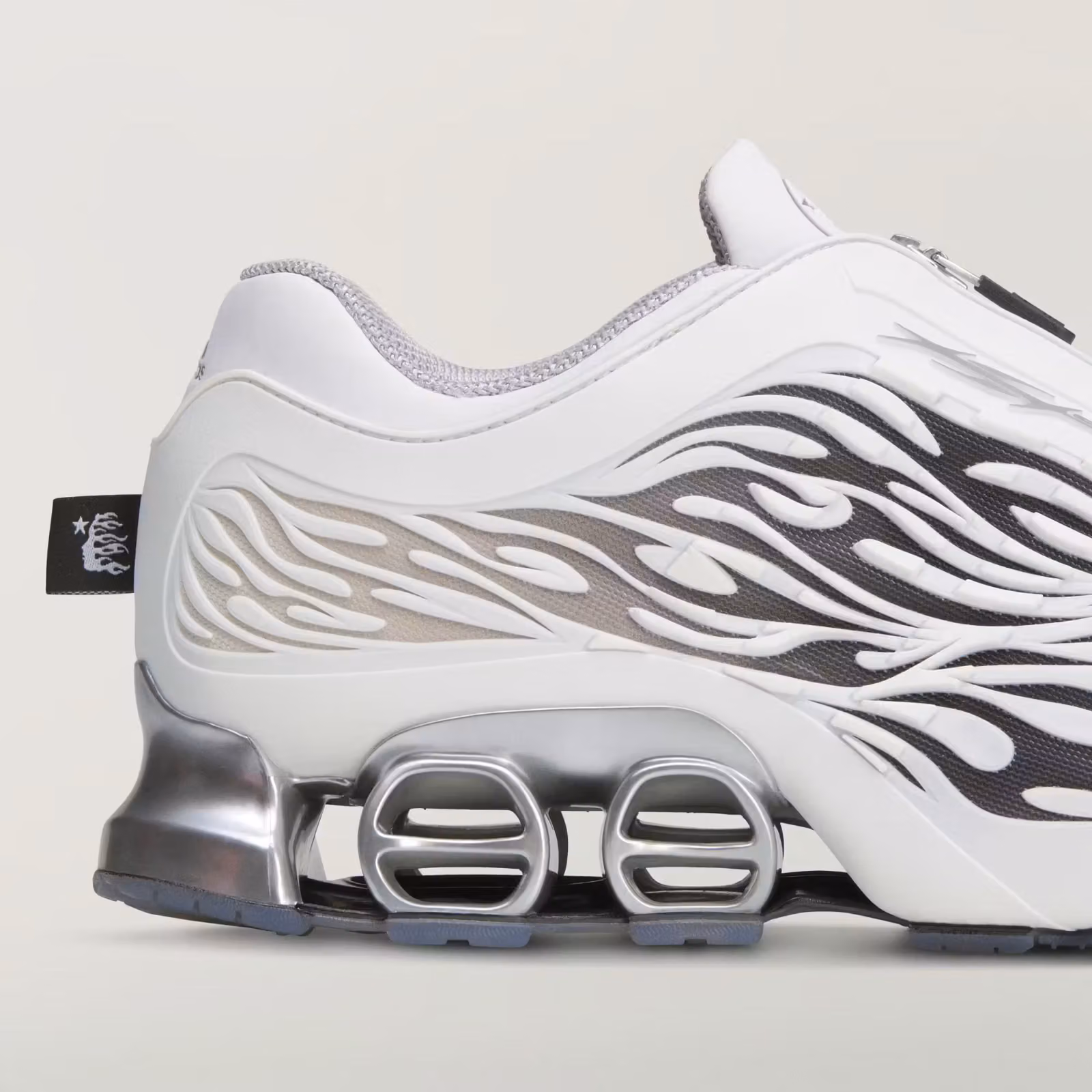 Hellstar拆了adidas Megaride的鏤空籠子，換上一條拉鍊