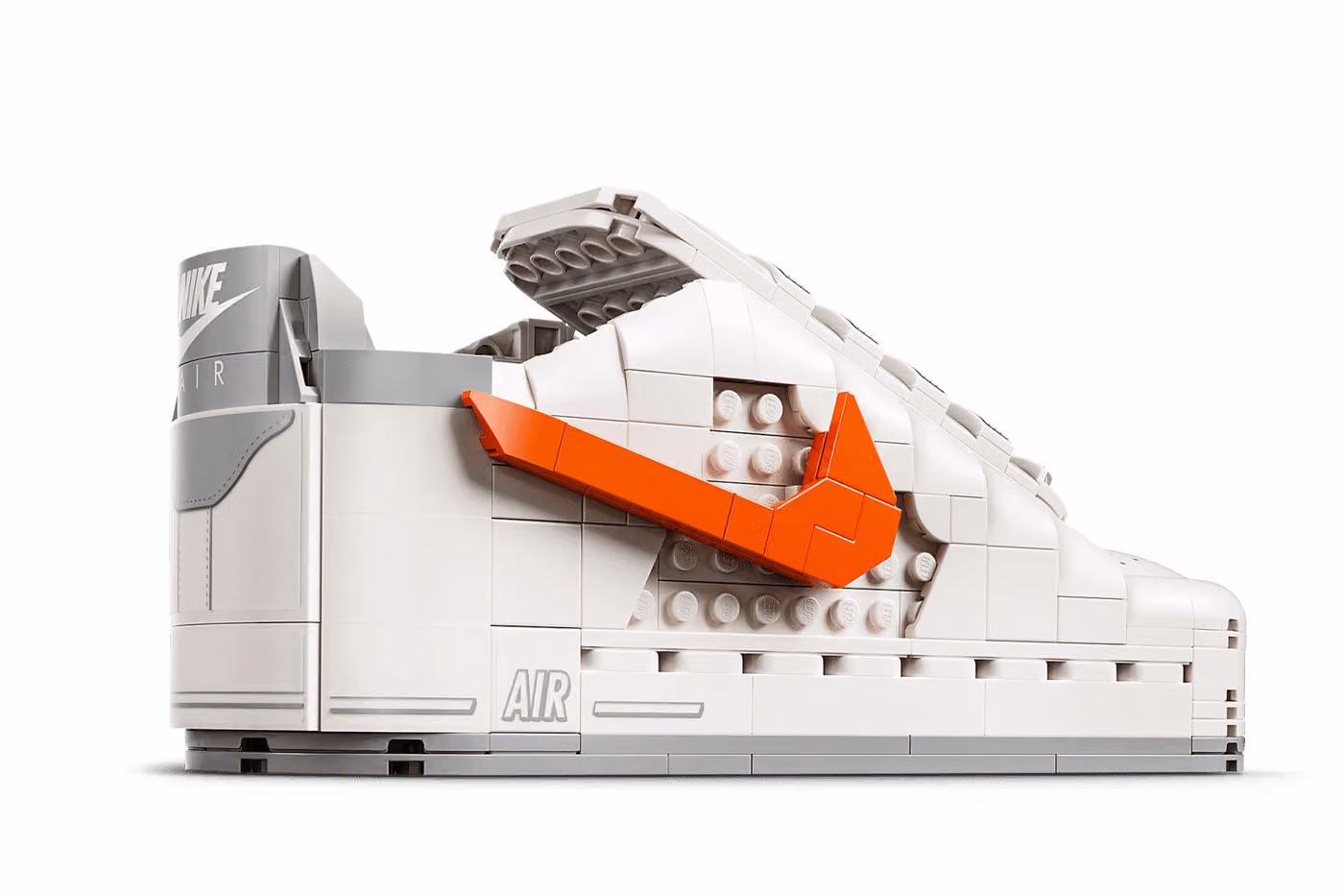 轉一下按鈕就灌籃!LEGO x Nike 把 AF1 拆成太空球場積木