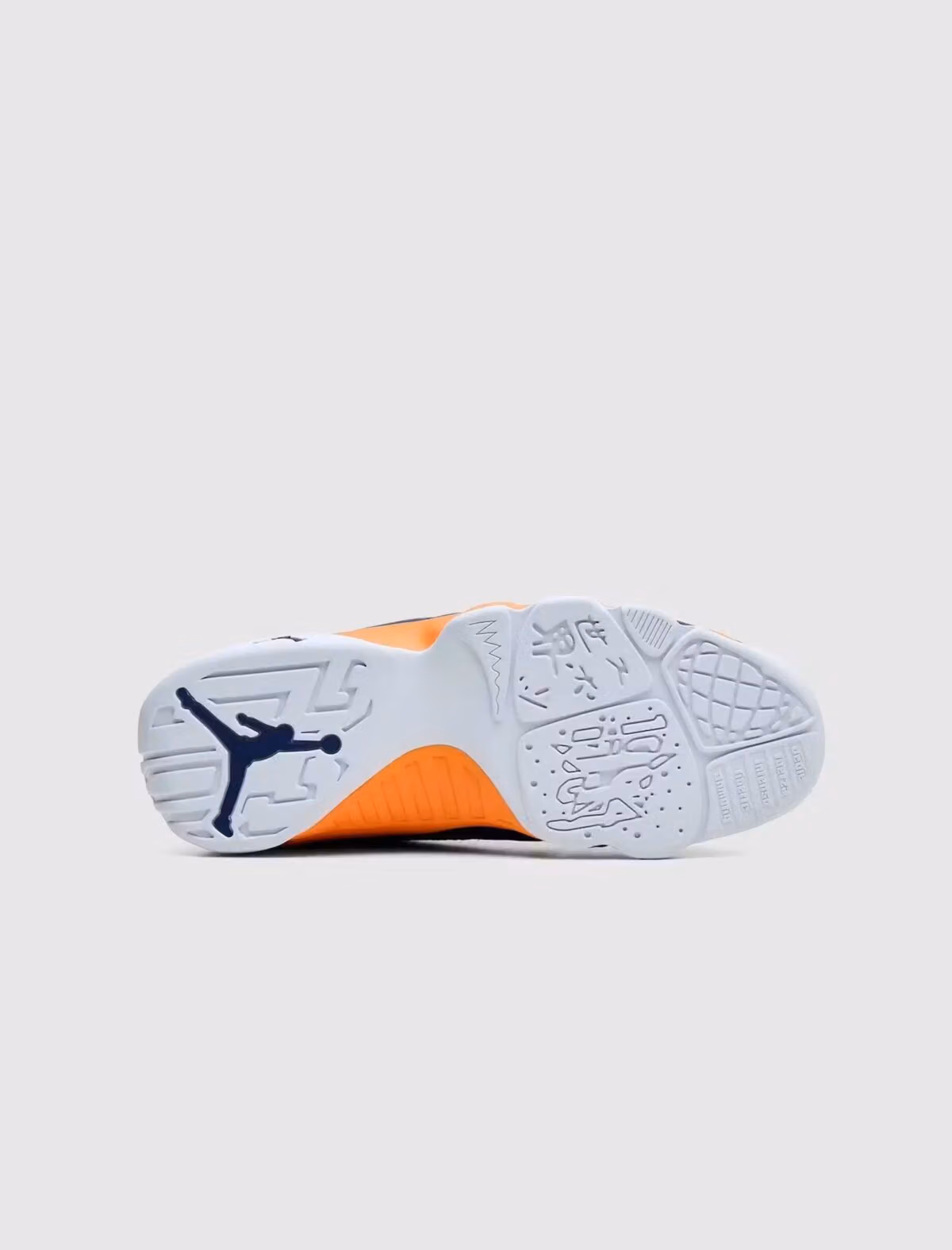 六個化名合體一雙鞋：Air Jordan 9 Low「What The Kilroy」把2012年那場鬧劇穿回腳上