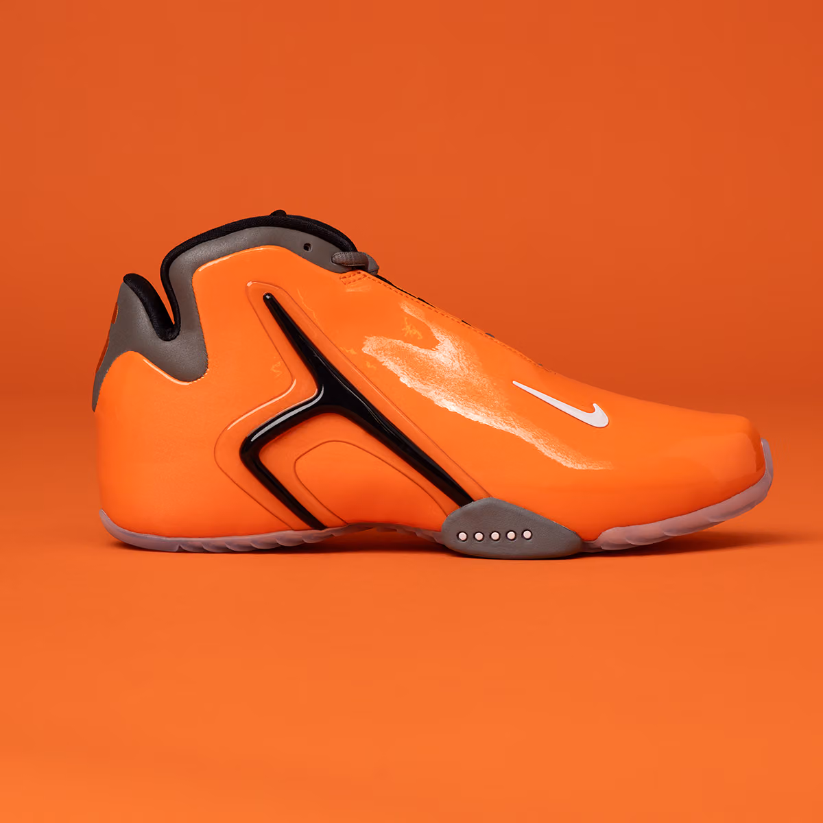SLAM找回Zoom Hyperflight，這次選了一身工地橘