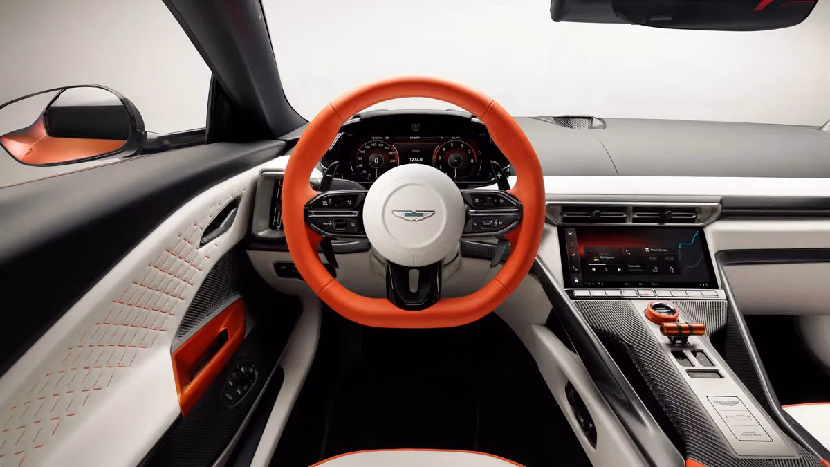 Aston Martin Valen 首度亮相:把 Vanquish 逼成反派的838匹V12