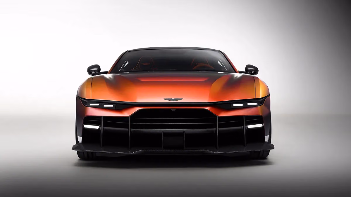 Aston Martin Valen 首度亮相:把 Vanquish 逼成反派的838匹V12