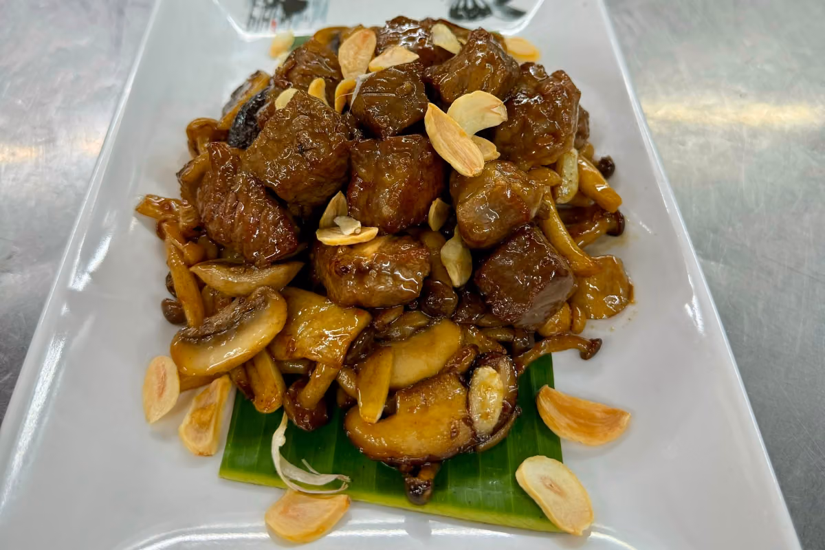 從的士高經理到大排檔老闆:Robby Cheung用喇叭養大Tung Po Kitchen