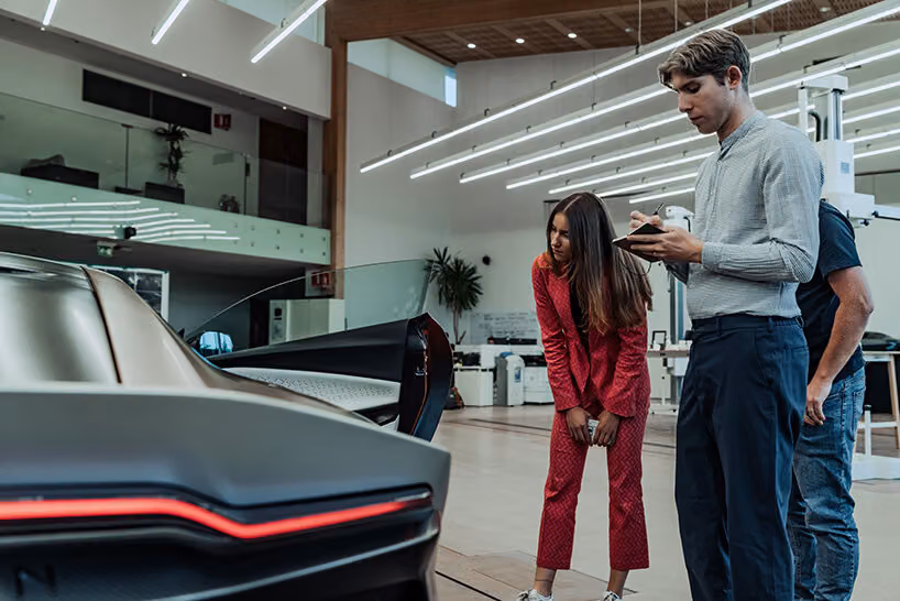 Aston Martin Valen:一輛把玻璃後窗換成行李廂的實驗性怪獸